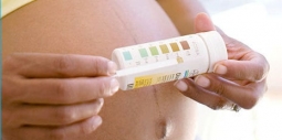 Xét nghiệm protein nước tiểu để bảo vệ sức khỏe mẹ và bé